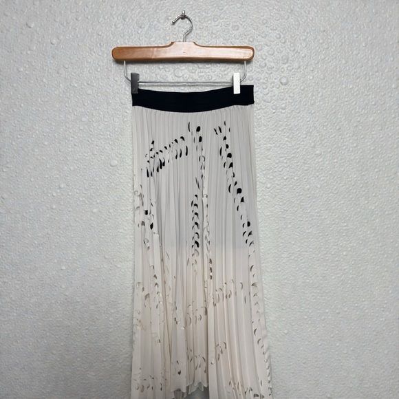 🤍 MAJE Pleated Midi Skirt • Abstract Print • Parisian Chic 4 - Picture 2 of 8